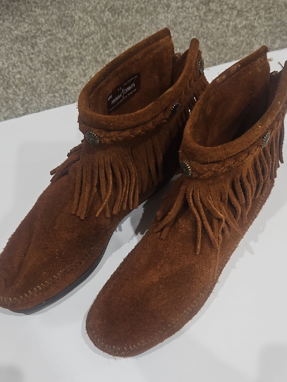 Minnetonka Chestnut High Top Back Zip Boot size 7.5